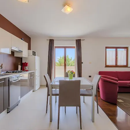 Yoyo Apartmán Štinjan